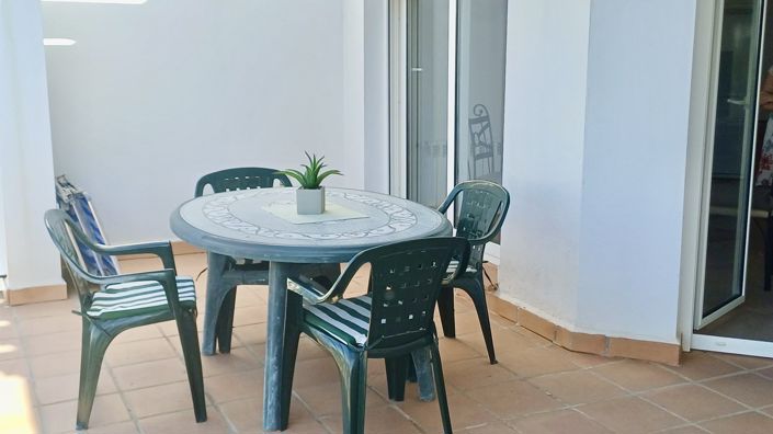 Image No.4-2 Bed Property for sale