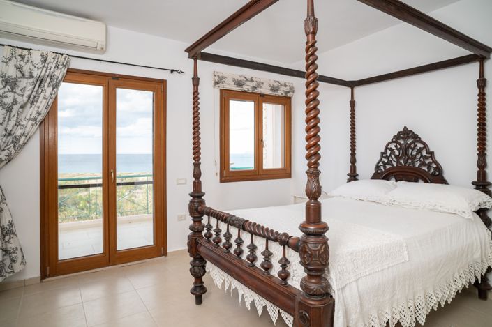 Image No.10-6 Bed Villa for sale