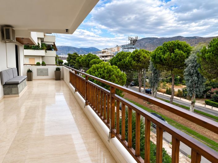 Excellent 3rd-Floor Renovated Apartment
