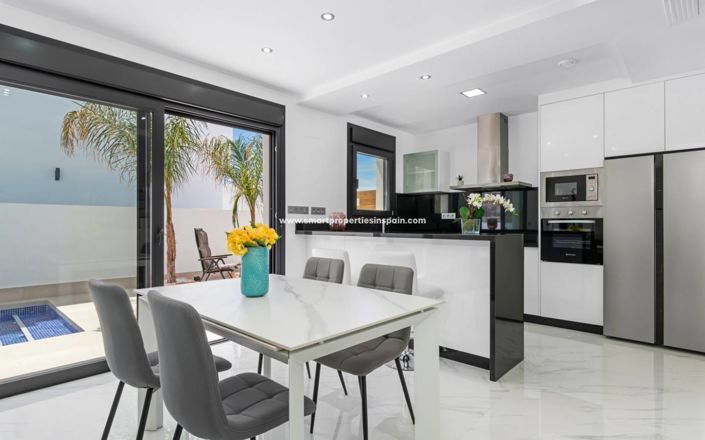 Image No.3-3 Bed Villa for sale