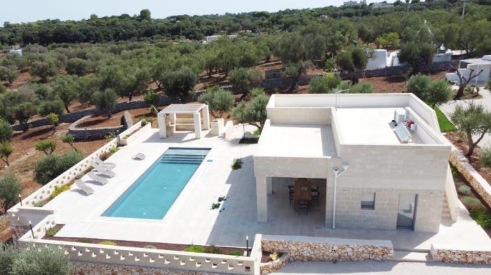 Villa con depandance e piscina in posizione panoramica