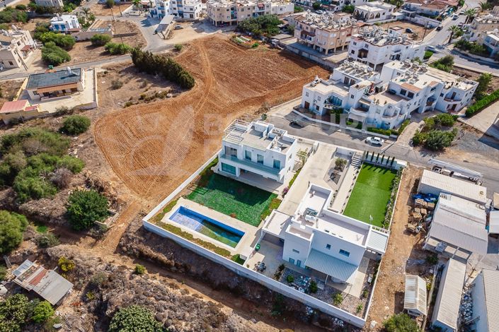 Image No.31-Villa de 4 chambres à vendre à Paralimni