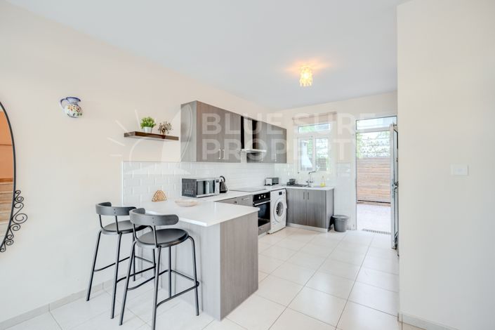 Image No.9-2 Bed Townhouse for sale