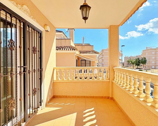 Image No.26-3 Bed Townhouse for sale