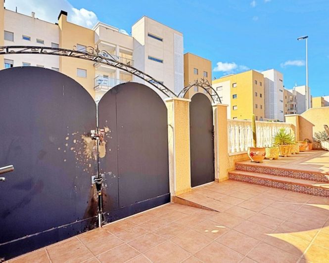 Image No.35-3 Bed Townhouse for sale