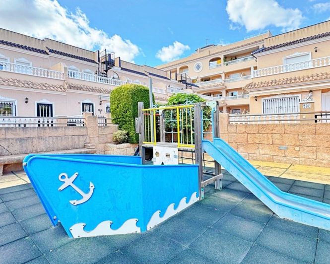 Image No.37-3 Bed Townhouse for sale