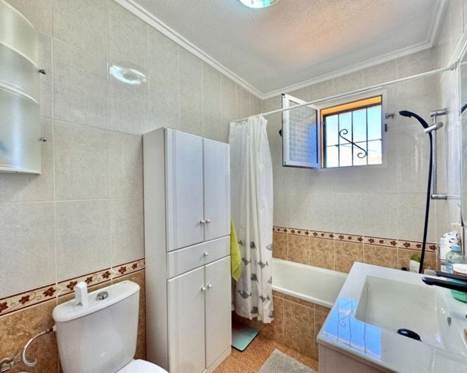 Image No.19-3 Bed Townhouse for sale