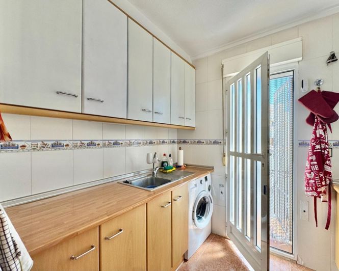 Image No.37-3 Bed Townhouse for sale