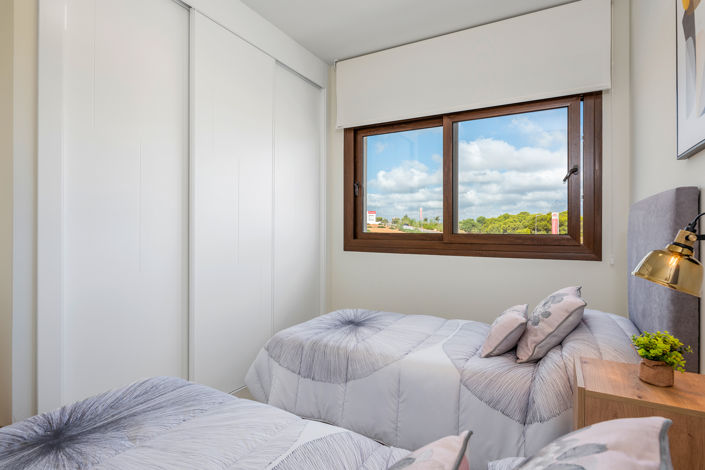 Image No.17-3 Bed Property for sale