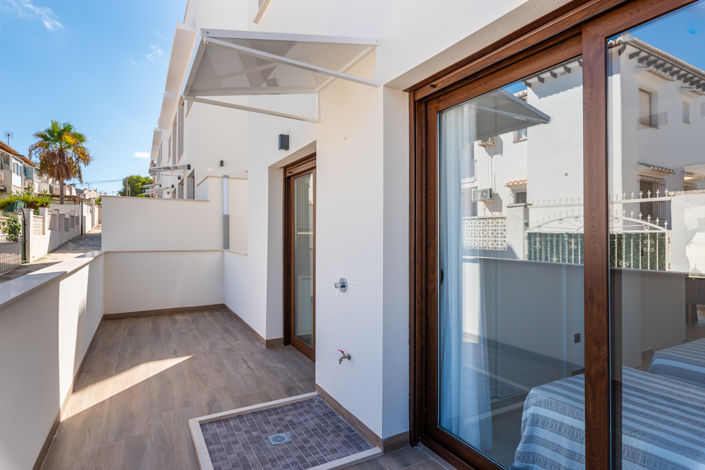 Image No.40-3 Bed Property for sale