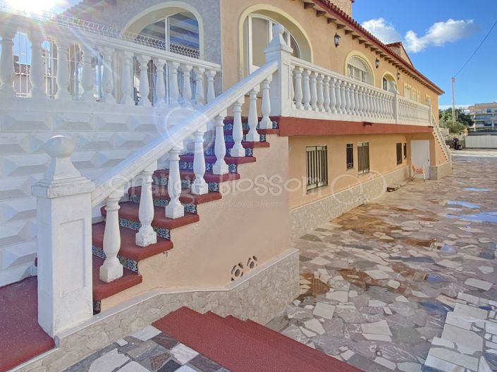 Image No.5-9 Bed Chalet for sale