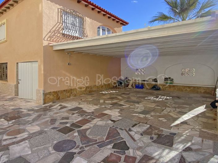 Image No.7-9 Bed Chalet for sale