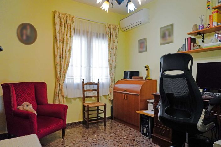 Image No.42-4 Bed Property for sale