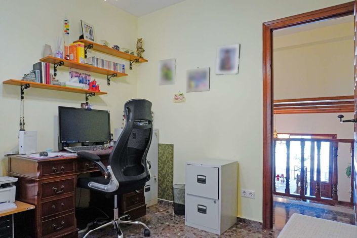 Image No.44-4 Bed Property for sale