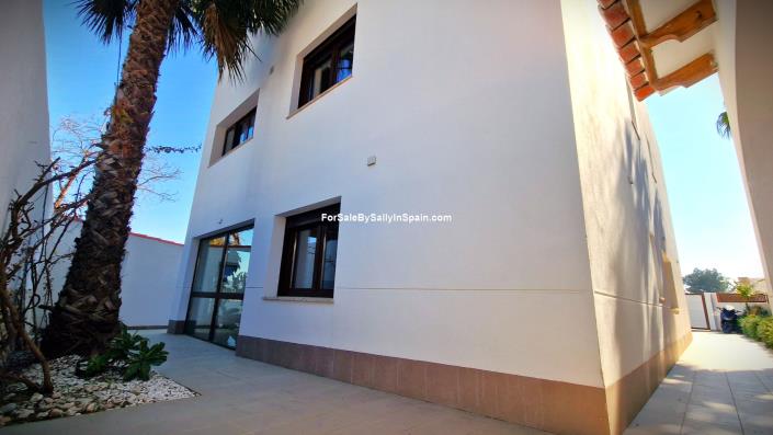 Image No.55-3 Bed Villa for sale