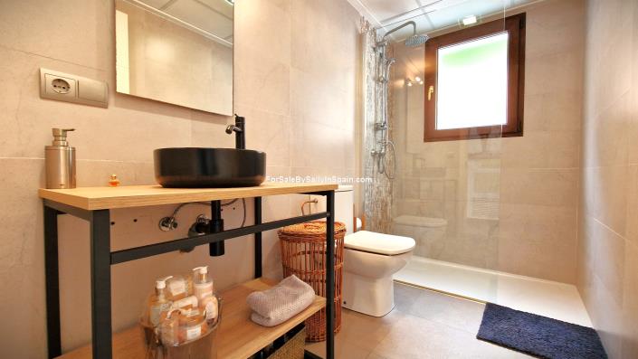 Image No.28-3 Bed Villa for sale