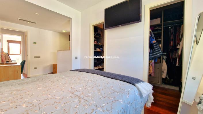 Image No.42-3 Bed Villa for sale