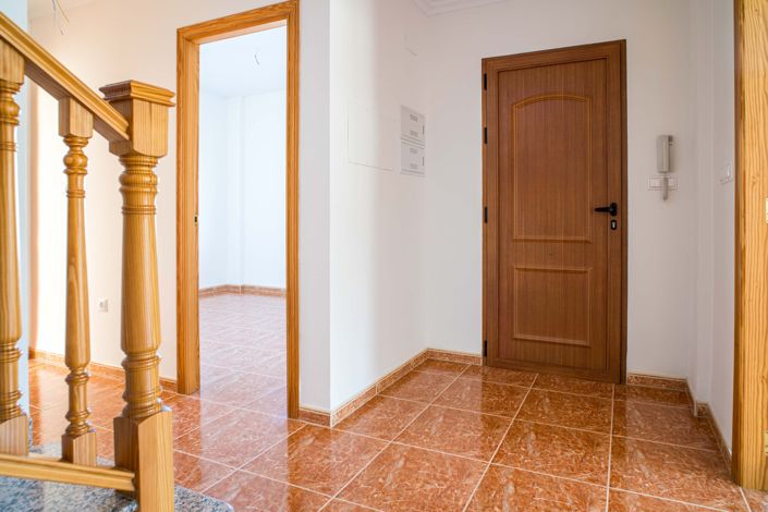 Image No.12-4 Bed Townhouse for sale