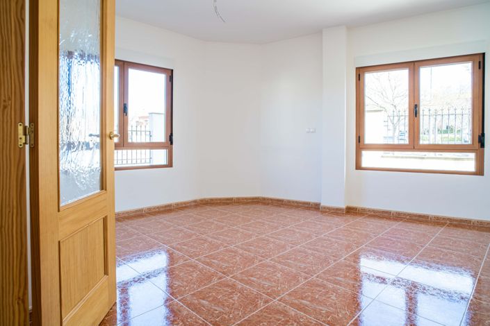 Image No.13-4 Bed Townhouse for sale