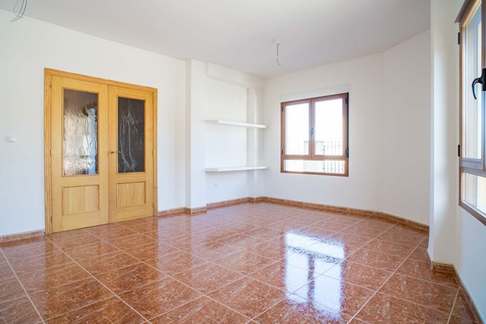 Image No.15-4 Bed Townhouse for sale