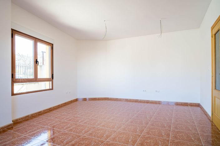 Image No.17-4 Bed Townhouse for sale