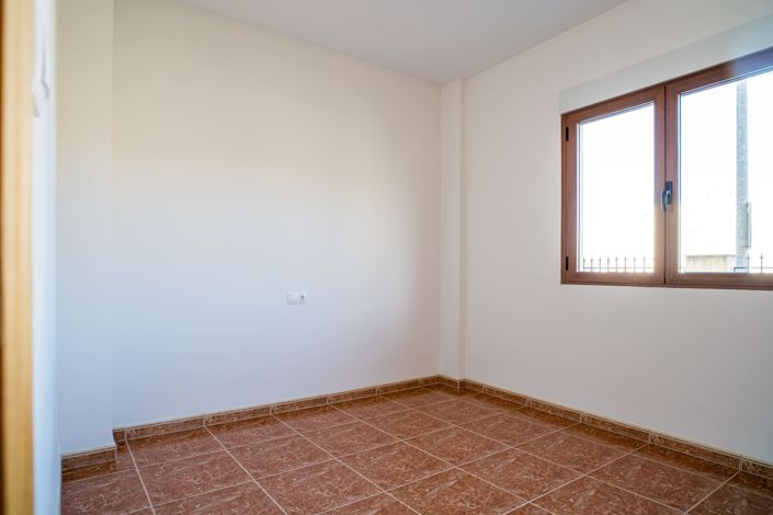 Image No.20-4 Bed Townhouse for sale