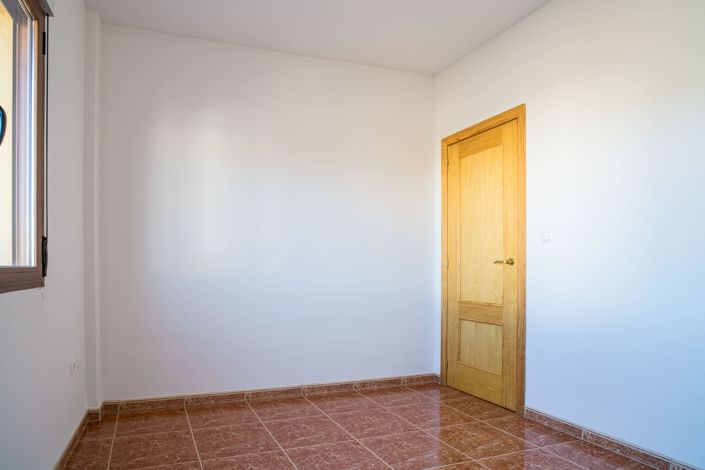 Image No.21-4 Bed Townhouse for sale