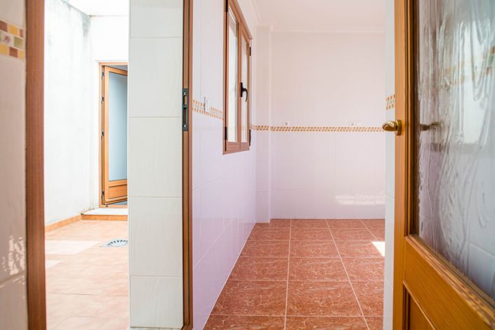 Image No.24-4 Bed Townhouse for sale