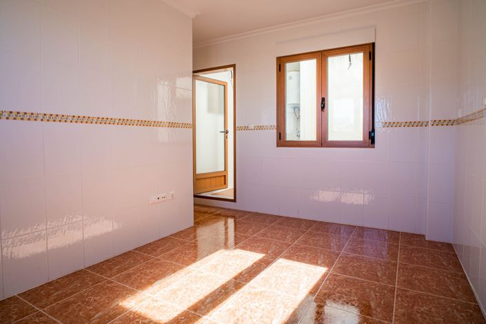 Image No.27-4 Bed Townhouse for sale