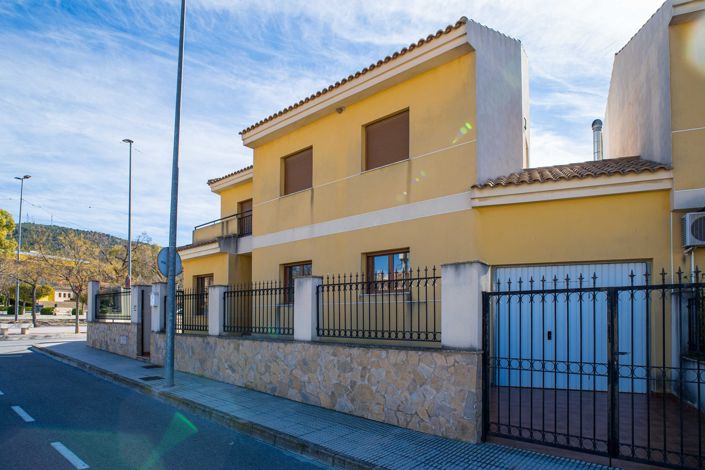 Image No.3-4 Bed Townhouse for sale