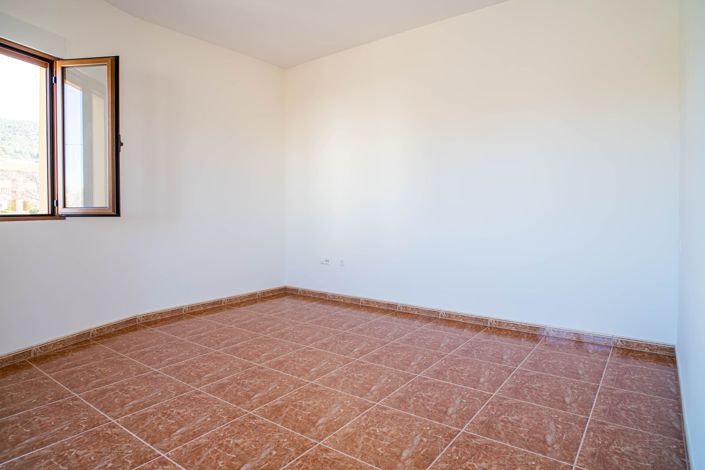Image No.34-4 Bed Townhouse for sale