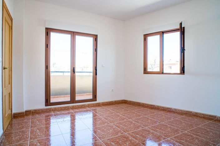 Image No.35-4 Bed Townhouse for sale