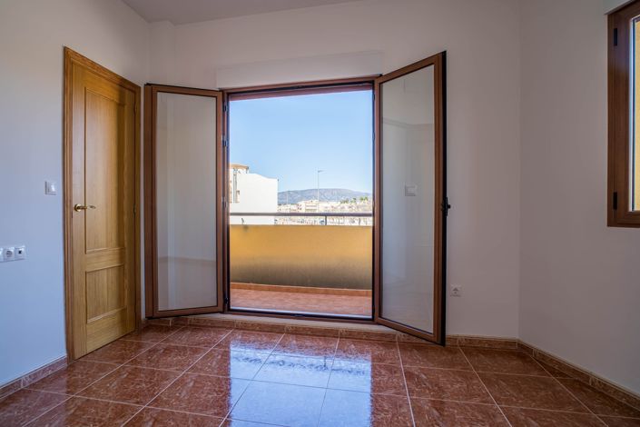 Image No.37-4 Bed Townhouse for sale