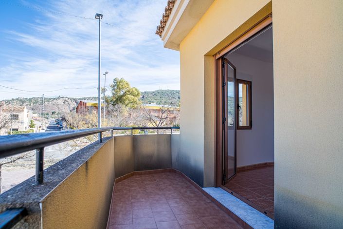 Image No.38-4 Bed Townhouse for sale