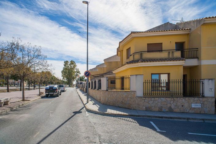 Image No.4-4 Bed Townhouse for sale