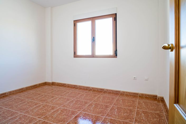 Image No.42-4 Bed Townhouse for sale