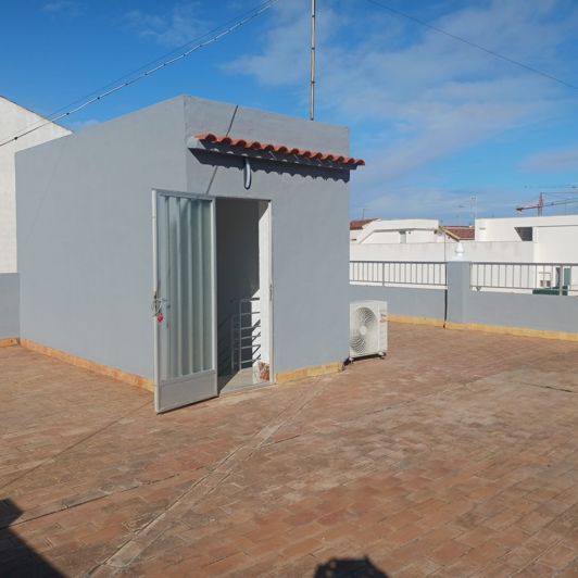 Image No.34-6 Bed Townhouse for sale