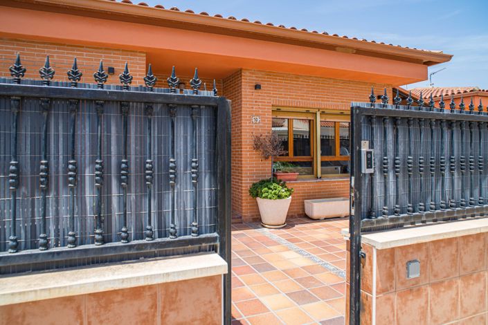 Image No.2-4 Bed Villa for sale