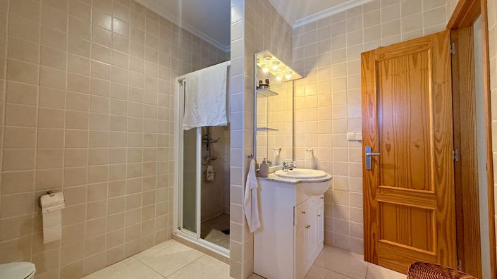Image No.42-5 Bed Country House for sale