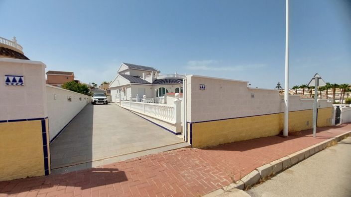 Image No.37-3 Bed Villa for sale