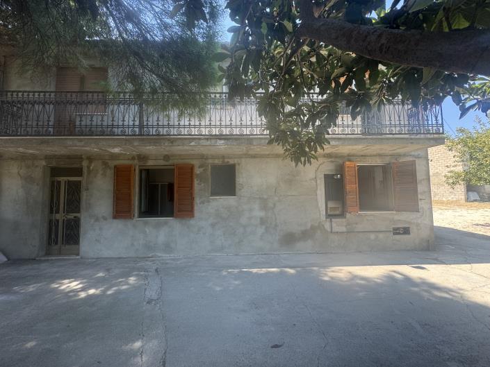 Image No.30-4 Bed House for sale