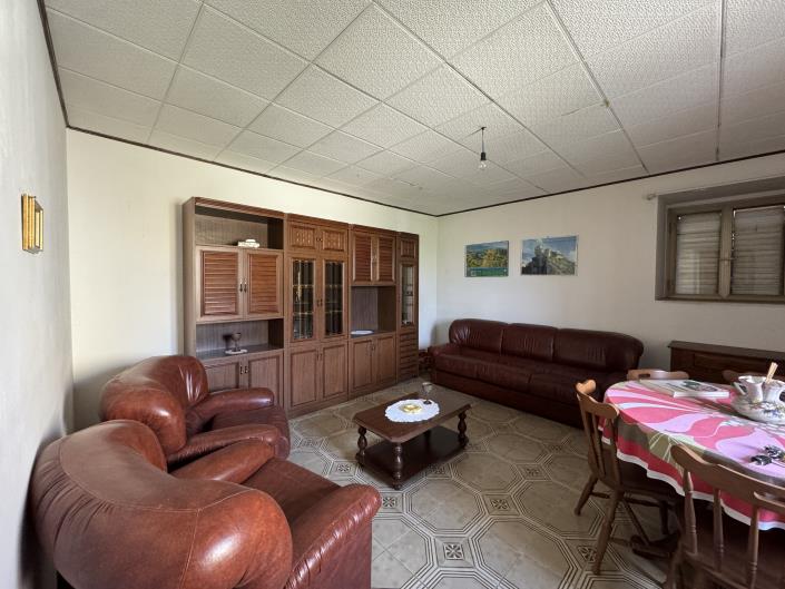 Image No.8-4 Bed House for sale
