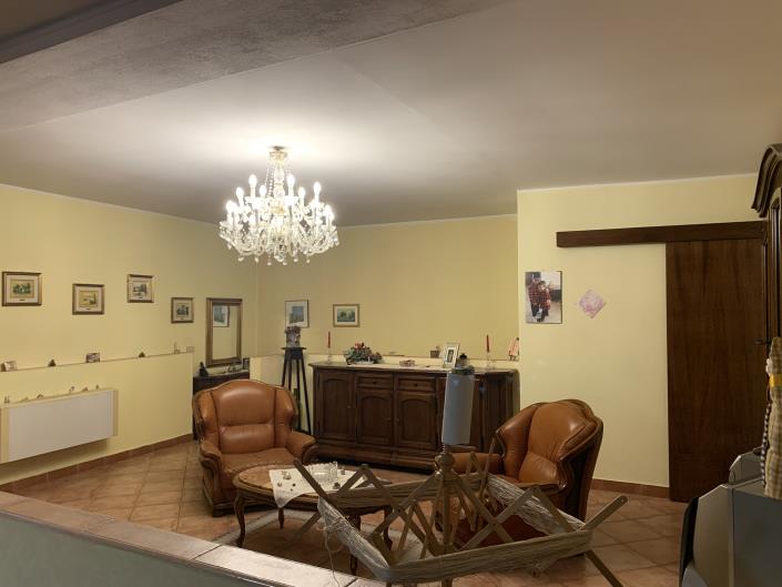 Image No.19-3 Bed Townhouse for sale