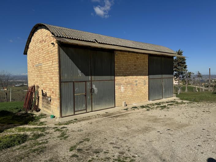 Image No.40-6 Bed Farmhouse for sale