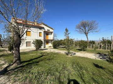 1 - Atessa, Farmhouse