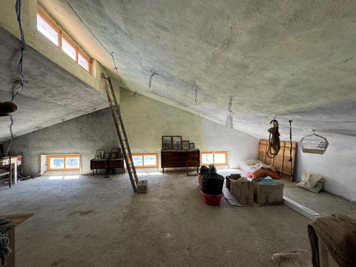 Image No.25-6 Bed Farmhouse for sale
