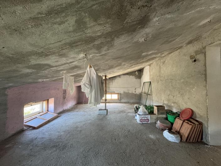 Image No.27-6 Bed Farmhouse for sale