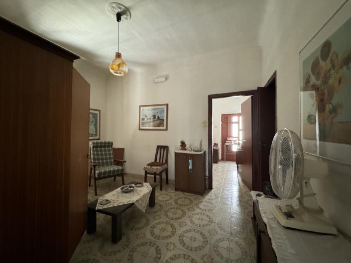 Image No.15-2 Bed Townhouse for sale