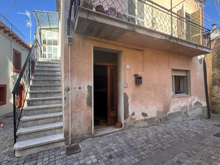 Image No.33-2 Bed Townhouse for sale