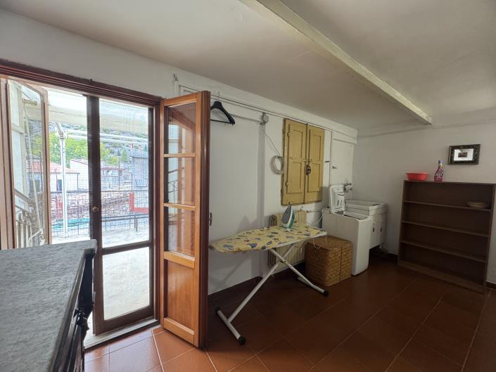 Image No.28-2 Bed Townhouse for sale